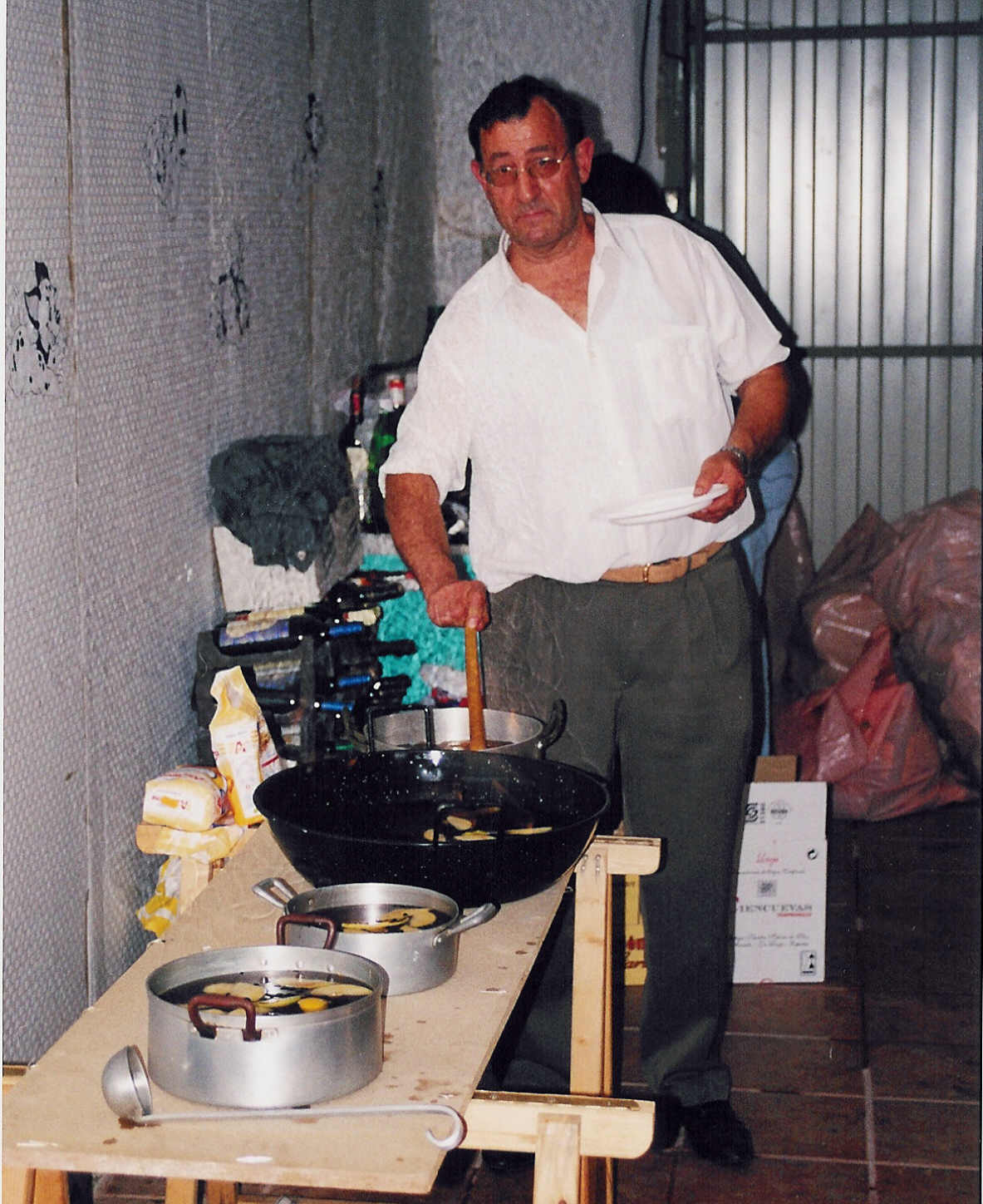 Luis haciendo la Queimada